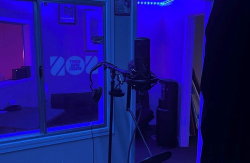 Las Vegas Apartment | Enjoy this 1200 square foot Man cave with recording studio , full bar , sleeps 6