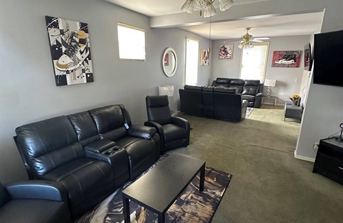 West Price Hill House | Enjoy this cozy 3-bedroom, 7-bed home near Cincinnati's arenas and attractions.