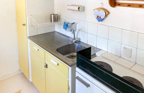 Haninge Municipality House | Enjoy this cozy vacation accommodation, with partial sea views, on the car-free island of Norrö.