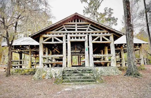 Fort White House | Enjoy this five acre Countryside tranquility and close to outdoor activities.