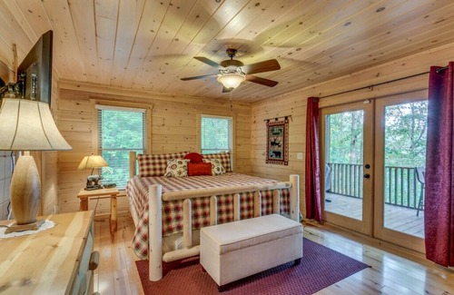 Copperhill House | Enjoy this hidden gem of a cottage with mountain views and hot tub!