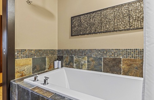 Canmore Apartment | Enjoy this Stunning Condo with Hot Pools, Steam Room, Onsite Spa and Restaurant