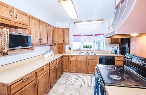 Red Lodge House | Enjoy time away in Red Lodge, Montana! 3 king beds and a great hot tub.