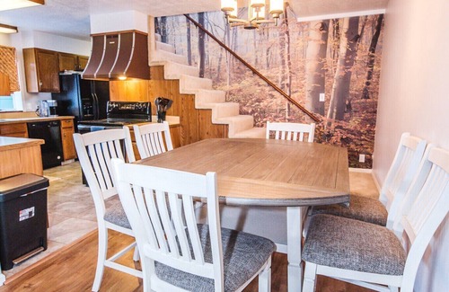 Red Lodge House | Enjoy time away in Red Lodge, Montana! 3 king, 2 twin beds & great hot tub