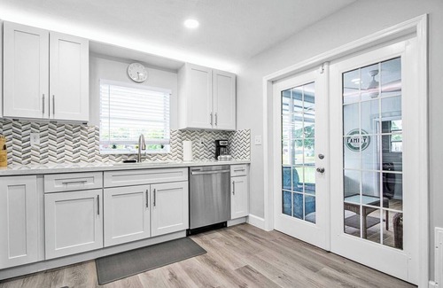 Hollywood House | Enjoy upscale experience at this centrally located luxury Home