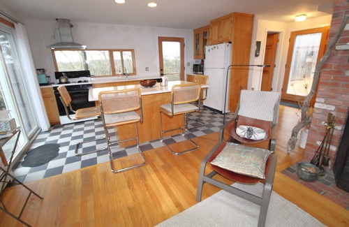 Wellfleet House | Enjoy Views of the Beautiful Dry Meadow (1418)