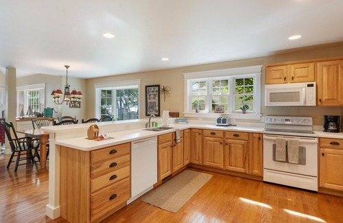 Walloon Lake Cottage | Enjoy Walloon Lake. Enjoy the Walkable Activities. Enjoy Your Vacation!