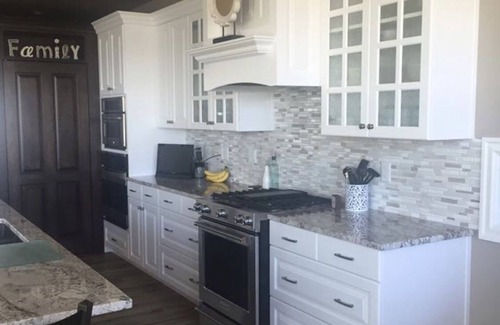 Powell House | Enjoy Yellowstone, mountains, lake, wide open spaces*20 miles from Cody Airport