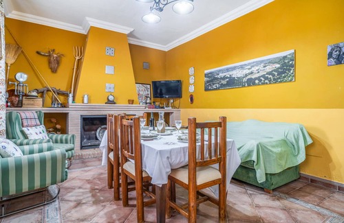 Setenil de las Bodegas House | Enjoy your vacation in this attractive vacation home with pool.