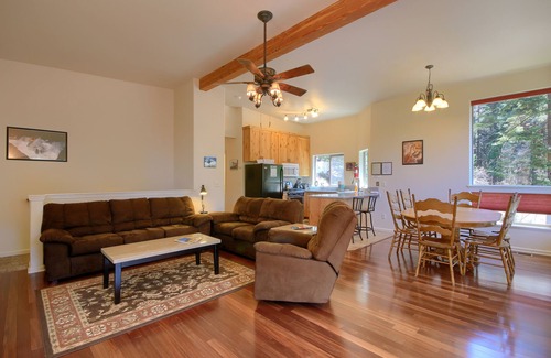 Yosemite West House | Enjoy Yosemite In Peace And Comfort.