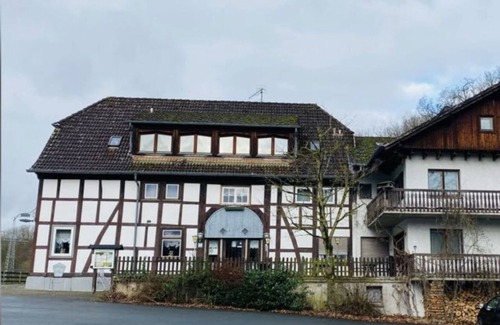 Schieder-Schwalenberg House | Enjoy your time in a single room at the beautiful Fischanger Resort