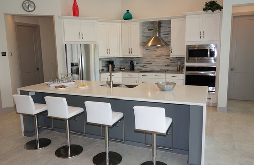 Pelican House | Enjoy your family time at spacious Villa Alica with Pool, Spa & Outdoor Kitchen