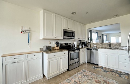 Ocean View Condo | Enjoy your getaway in this lovely 2 bed/2 bath condo in the Bethany Bay Community! Excellent view! Pets Allowed! 9-Hole Golf! Seasonal Outdoor Pool! Beach Town!