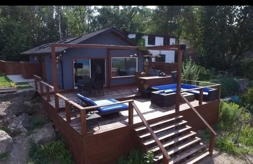 Stoney Creek Cottage | Enjoy your stay at this Beautiful property with Private Beach!!!