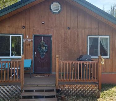 Willow House | Enjoy your stay at the Grizzly Inn in the quaint community of Willow Alaska!
