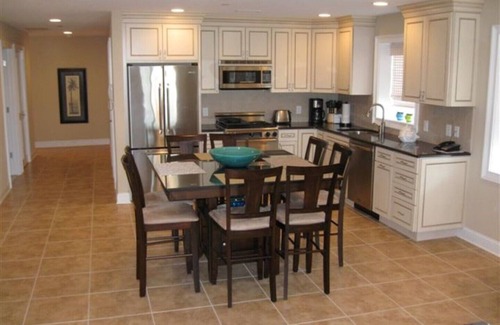 Wildwood Crest House | Enjoy your vacation in a luxurious condo at oceanfront Royal Beach Condominiums