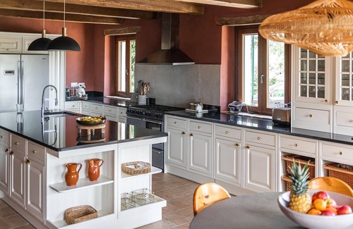 Massa Fermana House | Enjoy your vacation in this comfortable vacation home with pool and sauna.