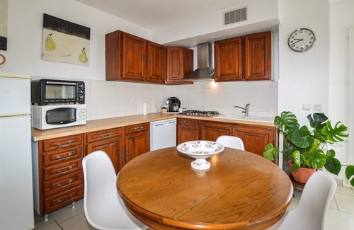Aleria Apartment | Enjoy your vacation in this vacation apartment in a good location not far from the sea.