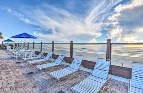 Bostwick Park Condo | Enjoy your very own beach retreat just steps away from the water!
