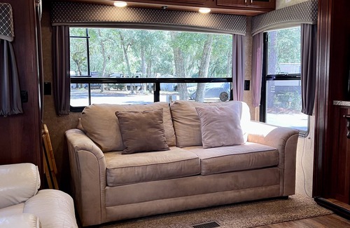 Salt Springs House | Enjoyable 1 bedroom RV - Resort with Lake access and Community Pool