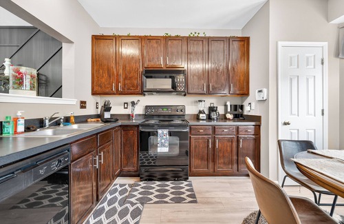 Greensboro House | Enjoyable 3 BR townhome with AC in Greensboro NC. Near NCA&T, UNCG, Tanger Ctr