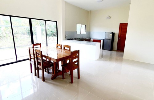Tawala House | Enjoyable 4-bedroom house with AC in Panglao
