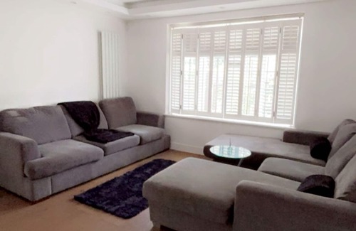 Thornton Apartment | Enjoyable apartment with WiFi in Thornton Road S1