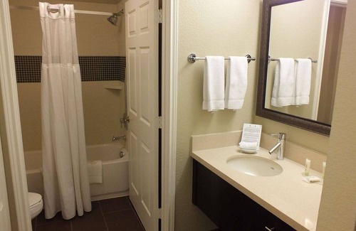 Las Colinas Hotel | Enjoyable Stay! Pet Friendly! Minutes’ Drive to Dallas World Aquarium!