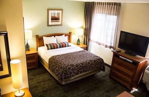 Las Colinas Hotel | Enjoyable Stay! Pet Friendly! Minutes’ Drive to Dallas World Aquarium!