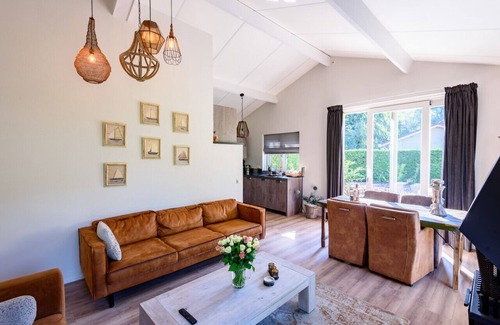 Krachtighuizen House | Enjoying peace and nature right by the forest