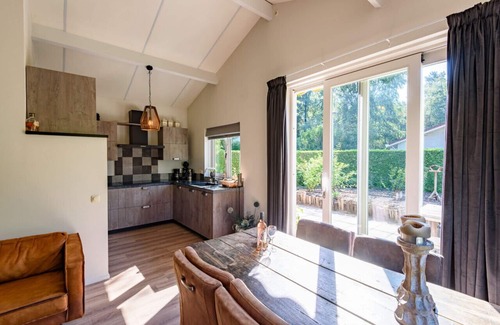 Krachtighuizen House | Enjoying peace and nature right by the forest