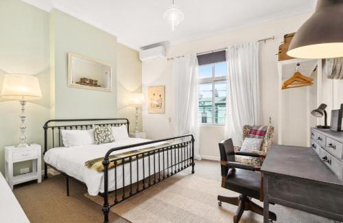 Enmore Apartment | 'Enmore Lane' A Central Eclectic Artist Escape