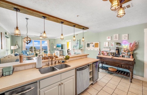 Mexico Beach Condo | Enormous 3/3! Panoramic ocean view! Infinity Game Table! New Milkshake Bar!