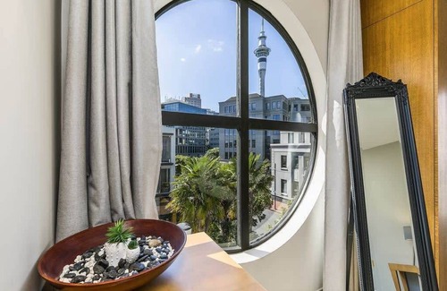 Auckland Central Business District Apartment | Enormous CBD 1BR Unit w/Parking by Zodiak Stays