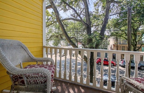 Faubourg Lafayette House | Enormous Sunny Historic NOLA Victorian