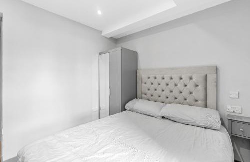 Valentines Apartment | Ensuite Double Godino Hotel by Ilford Station