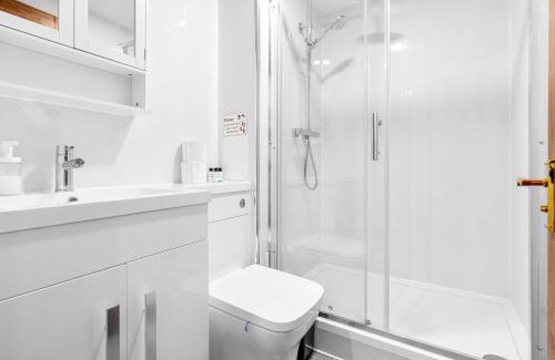 Valentines Apartment | Ensuite Double Godino Hotel by Ilford Station
