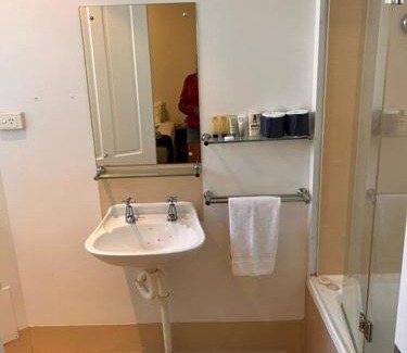 Adelaide Central Business District Apartment | Ensuite gouger entire apartment 306