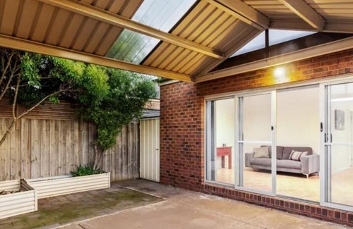 Truganina House | Ensuite Private bath toilet City Airport