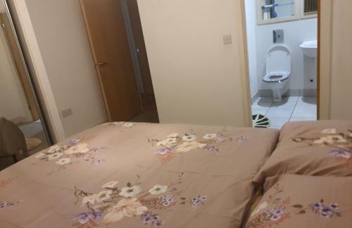 Isle of Dogs House | Ensuite Riverside Room Canary Wharf