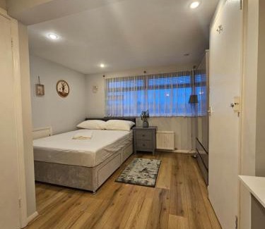 Barkingside House | Ensuite room Family Home