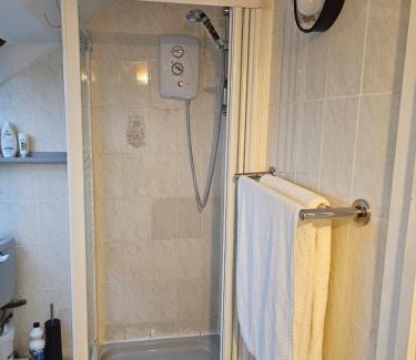 Barkingside House | Ensuite room Family Home