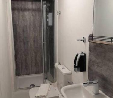 Sketty House | Ensuite room near Singleton Hospital, beach 8