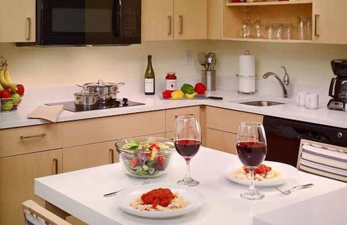 Andover Hotel | Ensuring a Very Comfortable & Memorable Stay! Free Breakfast, Pet-Friendly, Pool