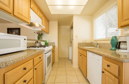 Oxnard Shores Hotel | Ensuring a Very Comfortable & Memorable Stay! Kitchen, Parking Onsite!