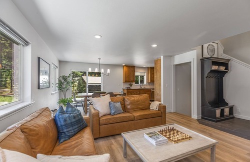 Ronald House | Entertainers Dream Retreat-Private Golf Putting Green+EscapeMidweek 3rdNtFree