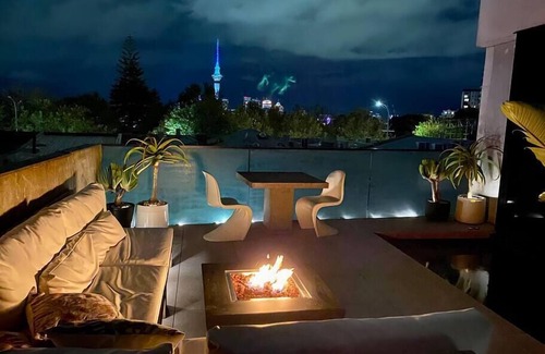 Grey Lynn Apartment | Entertainers penthouse with 5 bedrooms pool & spa