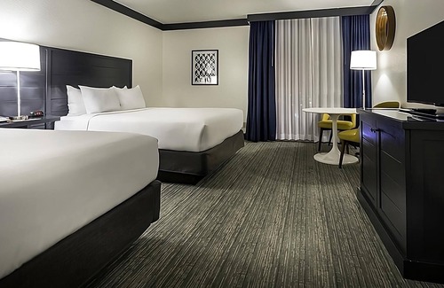 Las Vegas Hotel | “Entertainment Capital of the World!”! 2 Modern Units, Onsite Dining, Casino!
