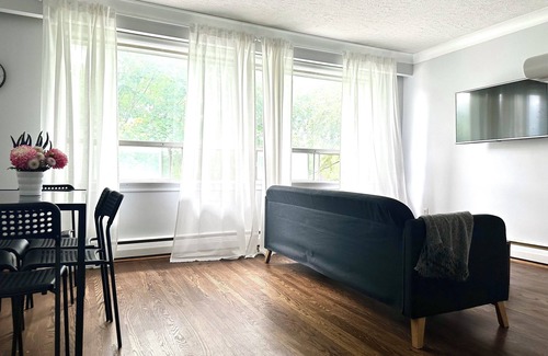 Beach Hill Apartment | Entire 2 Bedroom Apartment in Upper Beaches