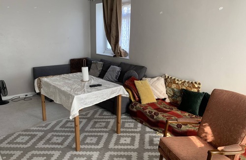 Fulham Broadway Apartment | Entire 2-bedroom apartment in marvellous London with WiFi